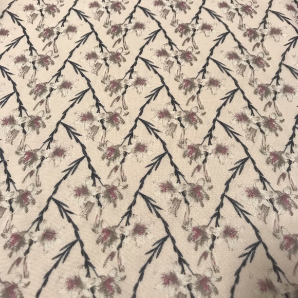 Max Studio Women’s Sleeveless Blouse - Picture 2 of 3